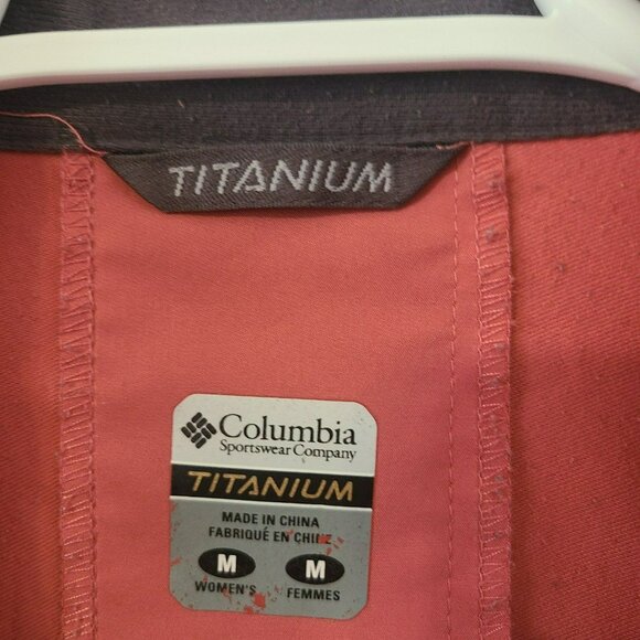 Columbia Light weight jacket pink size M Pre own in good condition - Picture 8 of 8